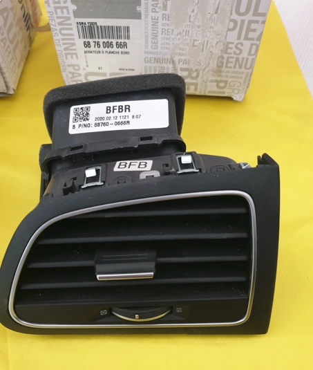 Megane 4-IV Sağ Kalorifer Havalandırma Izgarası 687600666R  